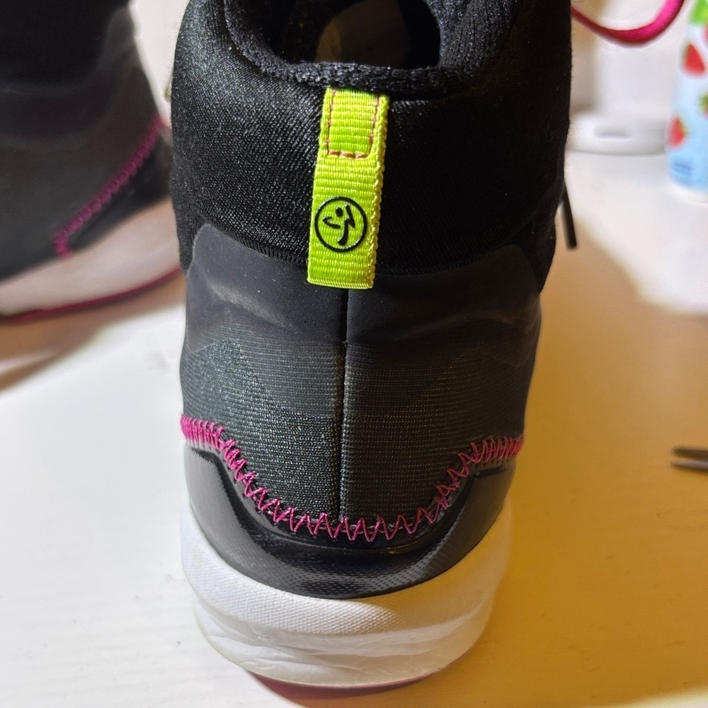 Zumba Fitness Kids Sneakers - Pink and Black - Picture 4 of 9